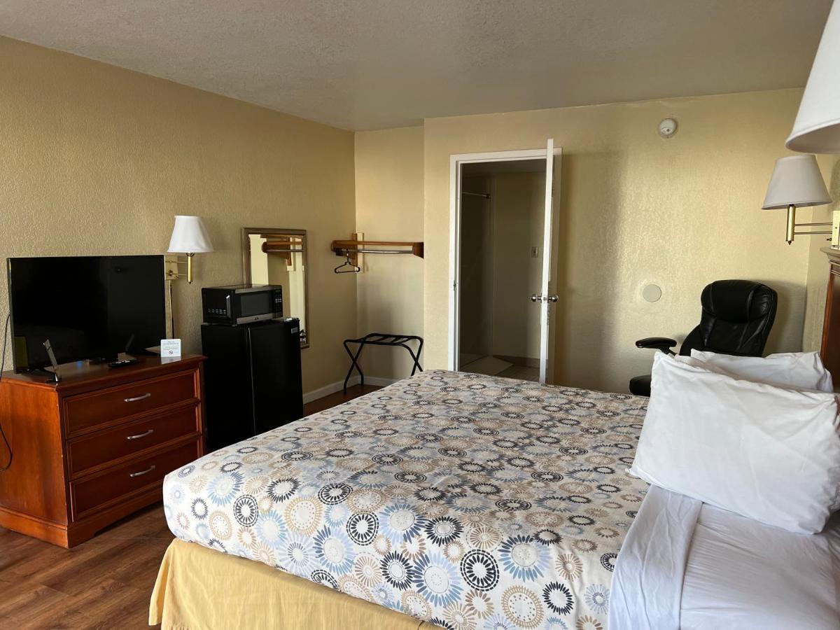 Hole Inn The Wall Hotel - Fort Walton Beach - Sunset Plaza - Nearby Beaches & Hurlburt Exterior foto